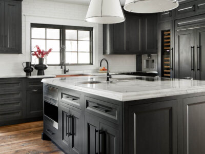 Temple_BeckAllen-Black-and-White-Kitchen-2