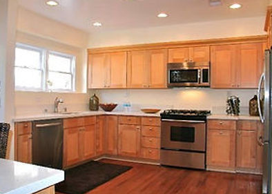 Maple Shaker Kitchen Cabinets - Natural Wood Warmth